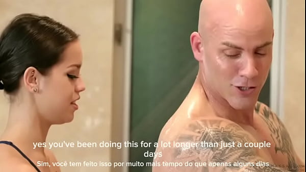 Nurru faz relaxante massagem com a irmã da sua esposa